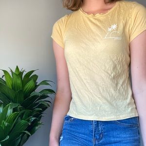 LIGHT YELLOW BILLABONG T- SHIRT FITS WOMEN XS